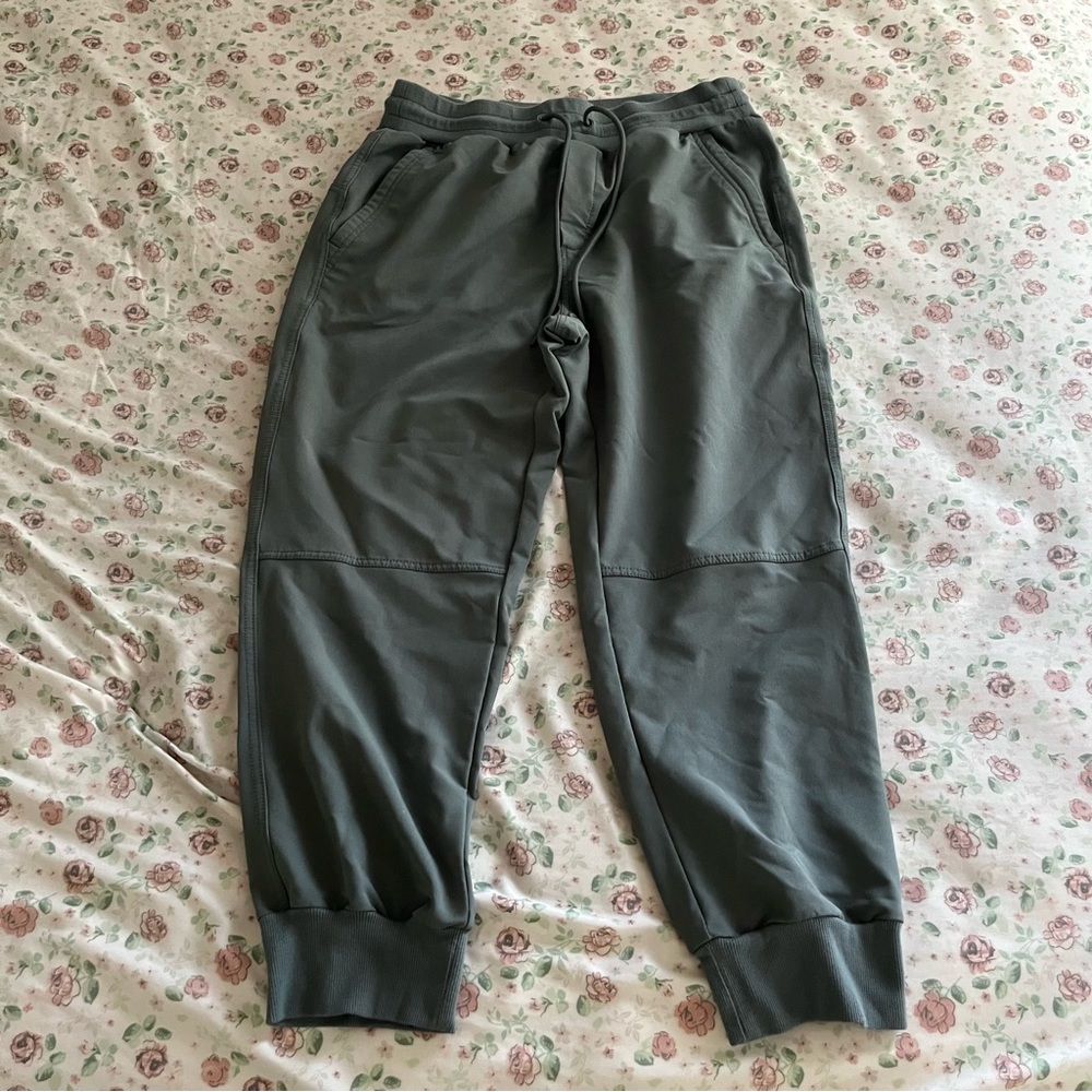 Old Navy sage green stretch tech dry quick jogger athletic pants medium